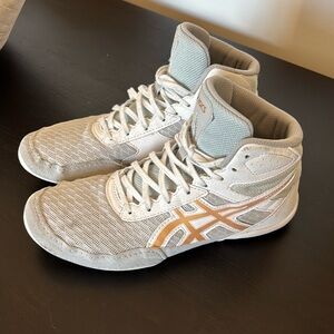 ASIC wrestling shoes size 6